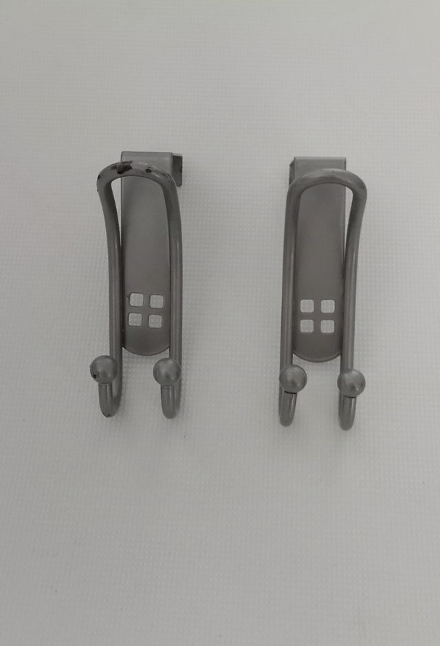 Par de colgadores puerta