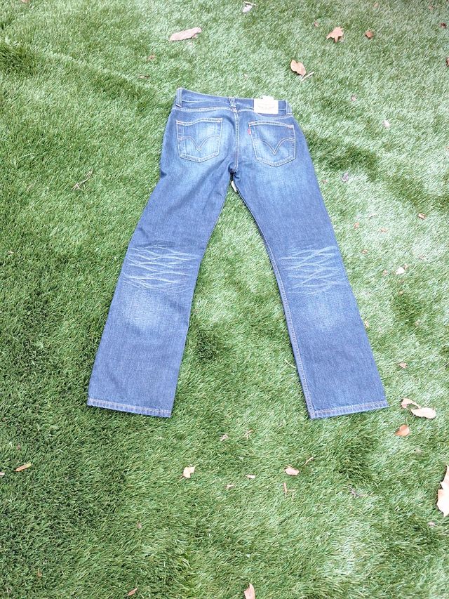 Pantalón tejano levi sarausss