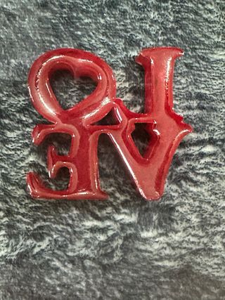 Scritta Love in resina