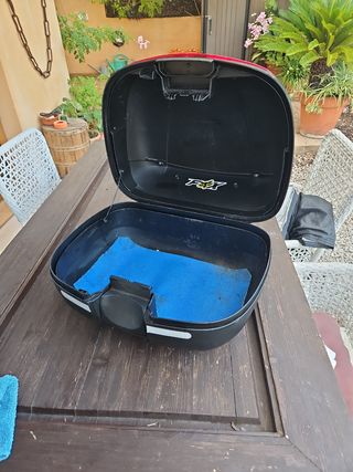 BAUL SHAD 39L  CON SOPORTE Y RESPALDO 