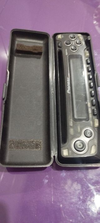 Radio CD extraíble Pioneer