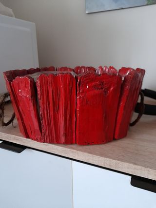 Vaso dipinto a mano decorativo rustico.