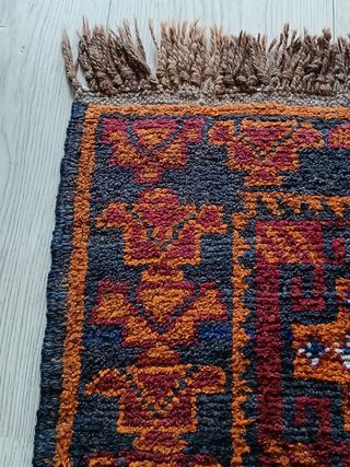 Preciosa alfombra antigua turcomana