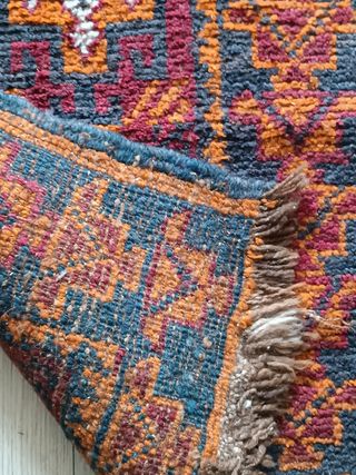 Preciosa alfombra antigua turcomana