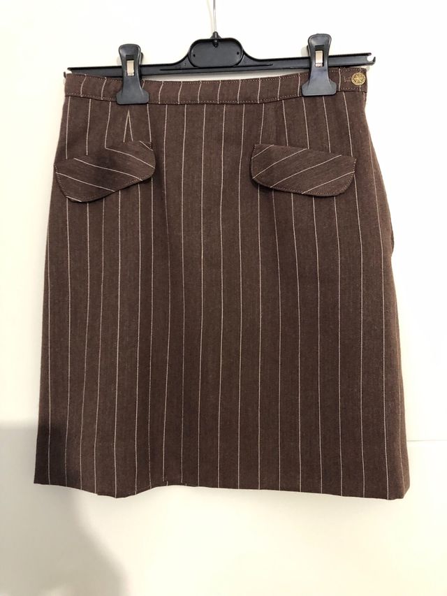 Abito gessato marrone camicia/gonna