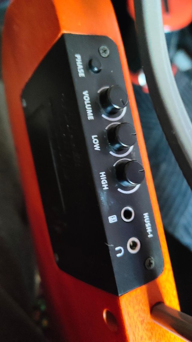 Guitarra silenciosa electroacústica