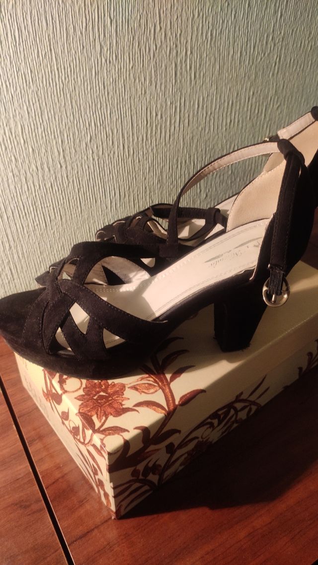 Zapatos tacón negros