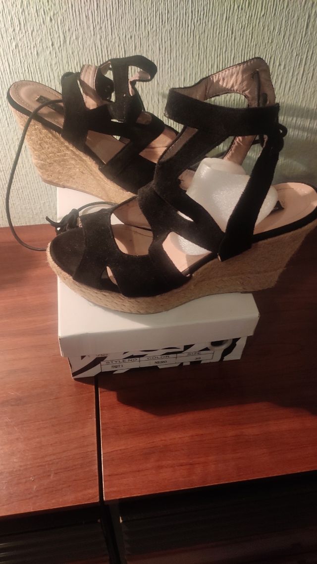 Zapatos cuña negros