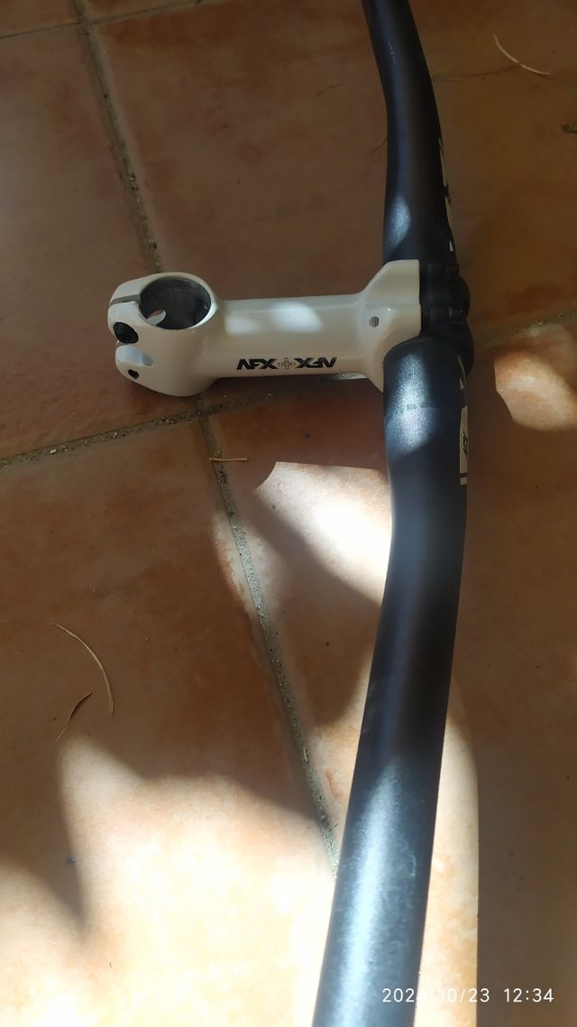 Manillar MTB de 68cm AFX con potencia