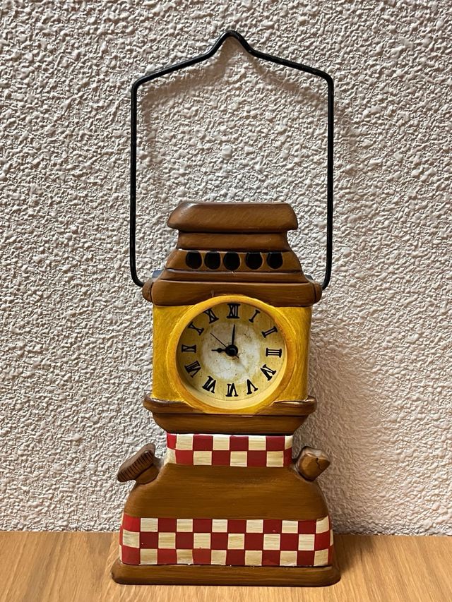 Reloj de cocina con forma de cafetera
