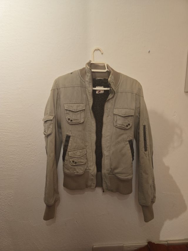 Cazadora beige con pelo de borrego