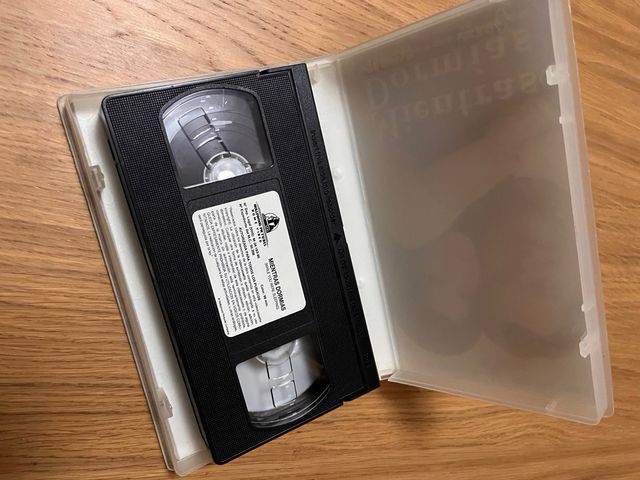 Pelicula de video en cassette, MIENTRAS DORMIAS.