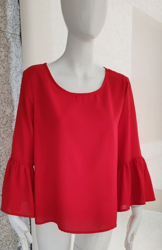 Blusa con mangas volantes