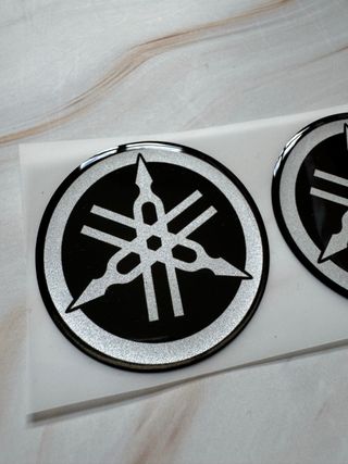 2 EMBLEMAS MOTO YAMAHA LOGO R1 R3 R6 WRF YZF MT07