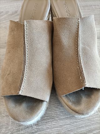 Zuecos mujer con tacón y plataforma