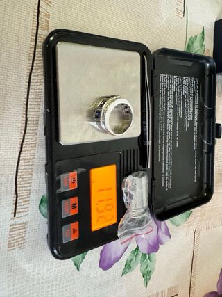 Anillo de oro blanco con diamante y zafiros 