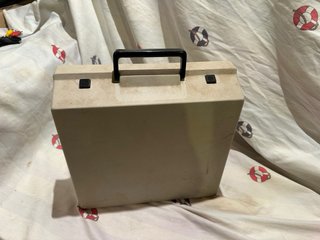 Maquina de escribir antigua
