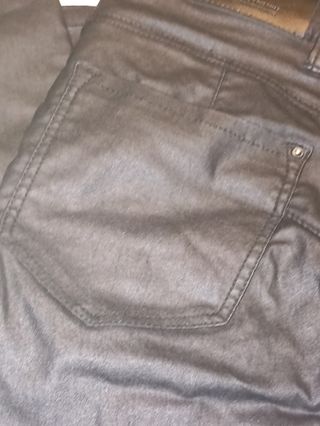 Pantalón encerado negro