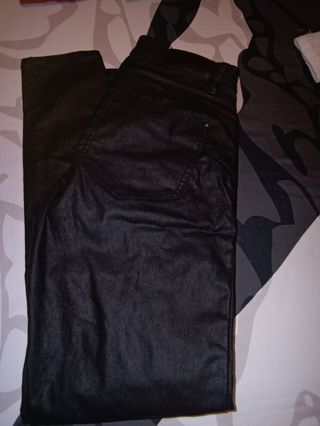 Pantalón encerado negro