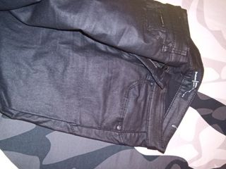 Pantalón encerado negro