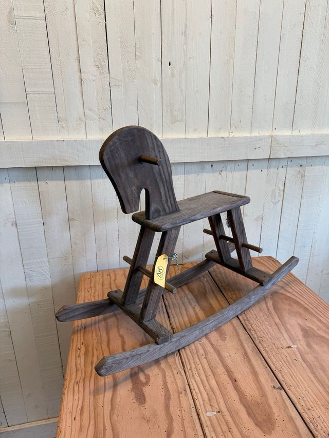 Cavalo de madeira vintage