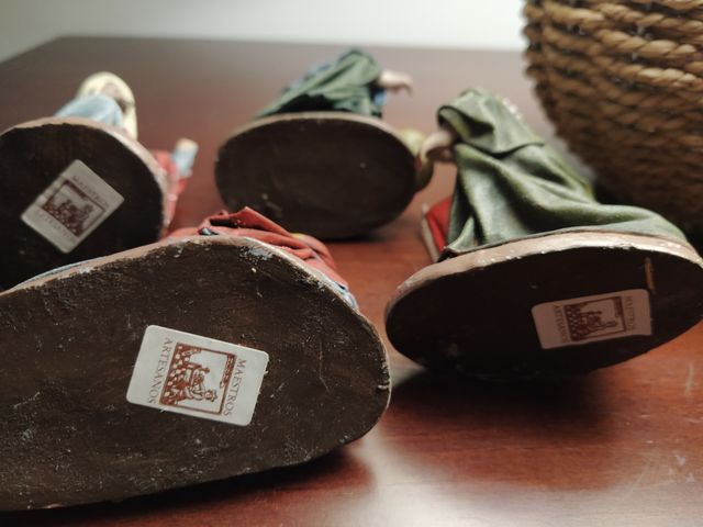 Lote 4 figuras de belén barro entelado