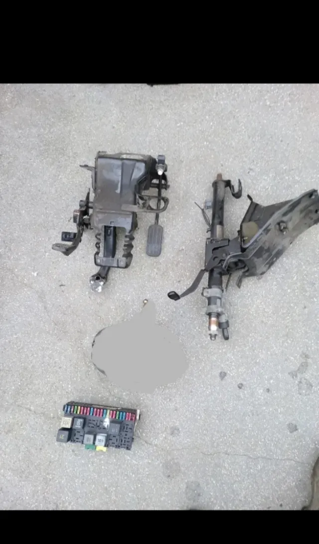 Pedalier,columna dirección y servo ibiza