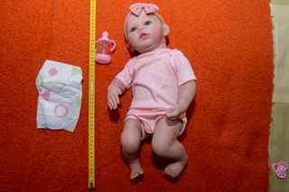 Bebé reborn niña 45 cm vinilo silicona.