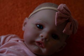 Bebé reborn niña 45 cm vinilo silicona.