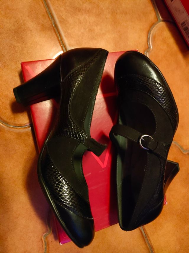 Aerosoles nere tacco 7 con cinturino