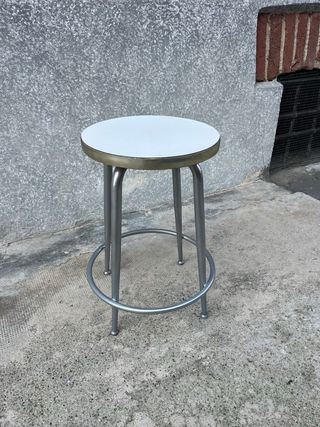 Sgabello in formica