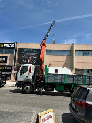CAMION GRUA Y TRANSPORTES
