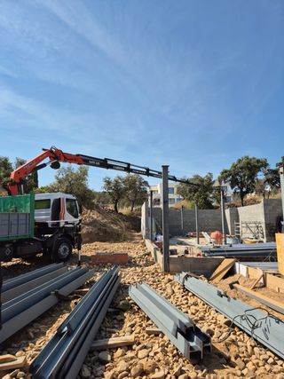 CAMION GRUA Y TRANSPORTES