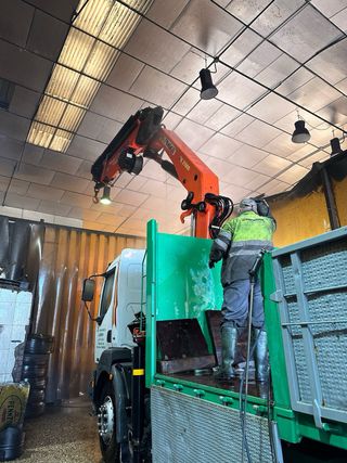 CAMION GRUA Y TRANSPORTES