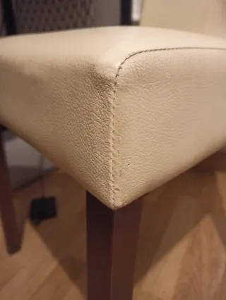 4 sillas de comedor de skay.