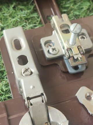Guías para puerta oculta tv