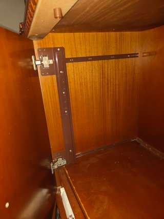 Guías para puerta oculta tv