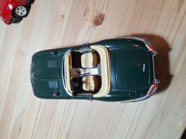 Jaguar e-type descapotable Burago 1/18