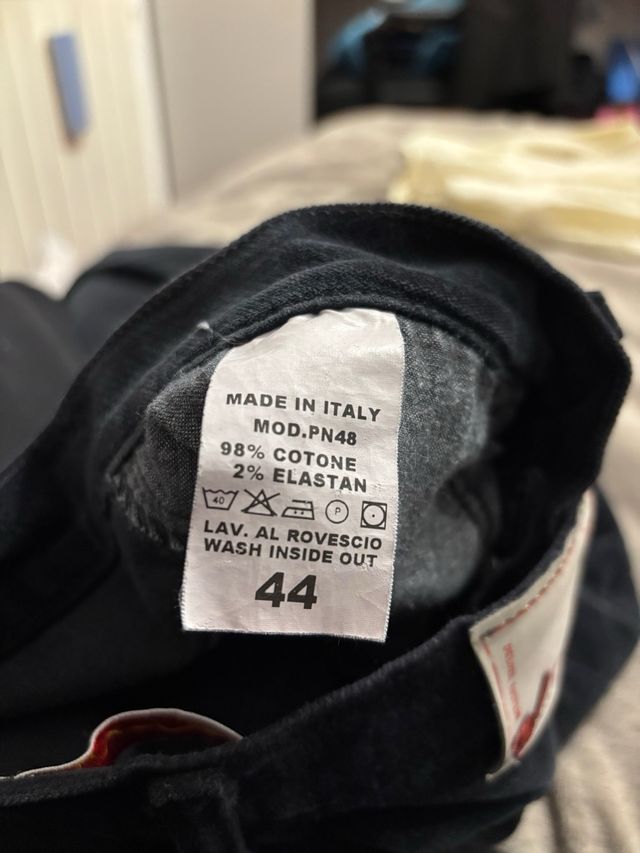 Pantaloni in velluto nero Vitamina