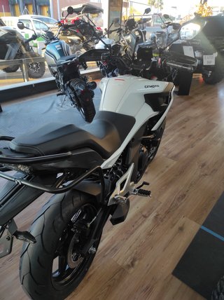 CFMOTO MT700
