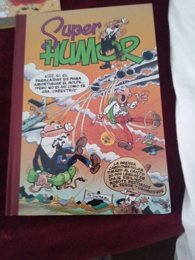 La prensa cardiovascular | Timazo al canto | 20.000 lenguas de viaje siblino | Robots bestiajos | Otras historias (Súper Humor Mortadelo 25) (Bruguera Clásica) (Spanish Edition)