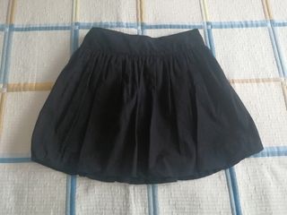 Falda negra niña
