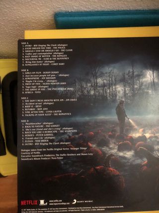 Tocadiscos con 3 vinilos