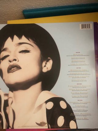 Tocadiscos con 3 vinilos