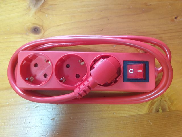 Regleta 3 enchufes 3680W 16A color rojo