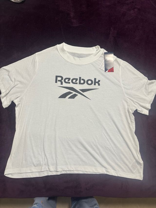 Camiseta Reebok oversize