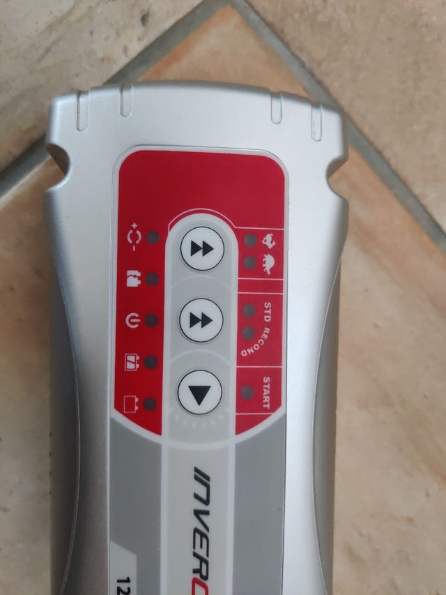 Cargador de batería 12V 7,5A para Camper y Taller.