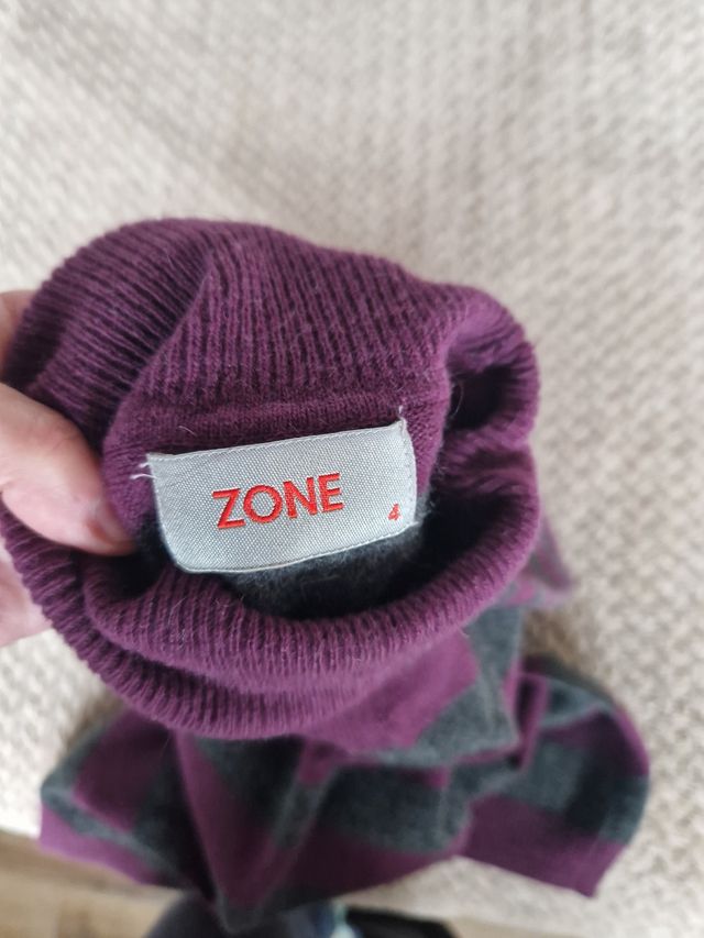 Jersey de cuello alto rayas.