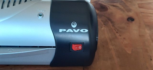 Plastificadora para A4, con 200 plásticos.