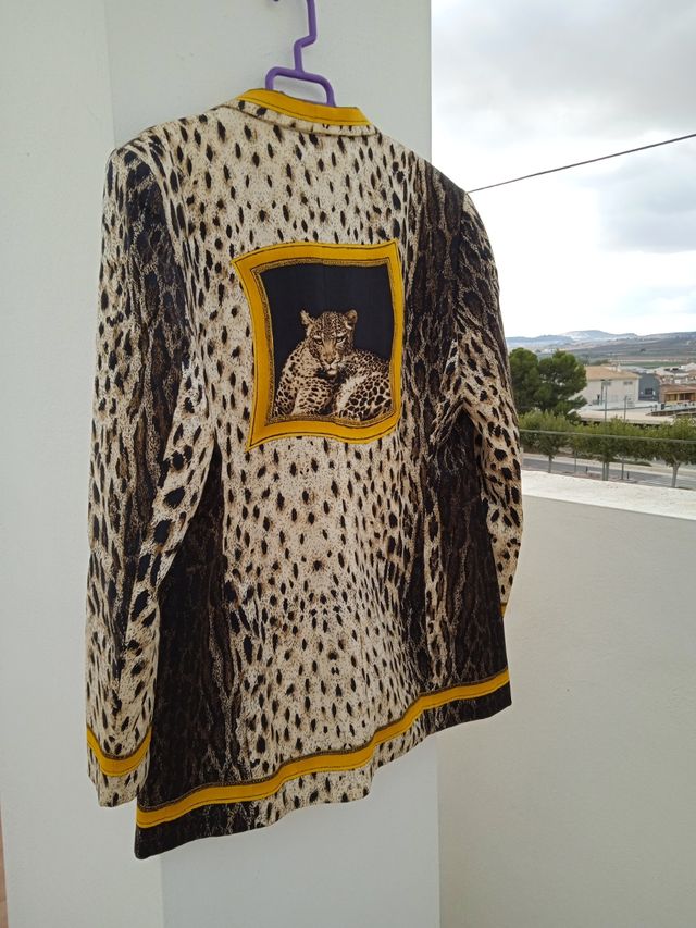 CHAQUETA ESCADA de   mujer con un leopardo